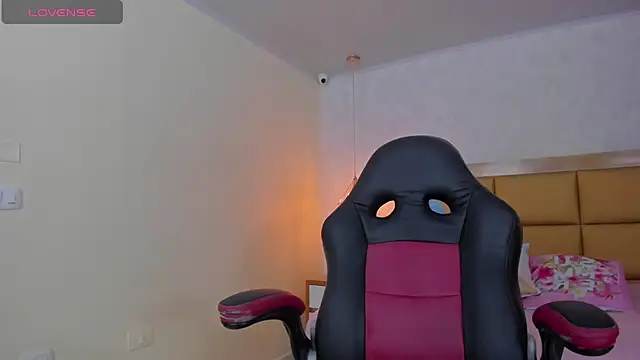 LARSONMIA online show from 11, 3, 2025