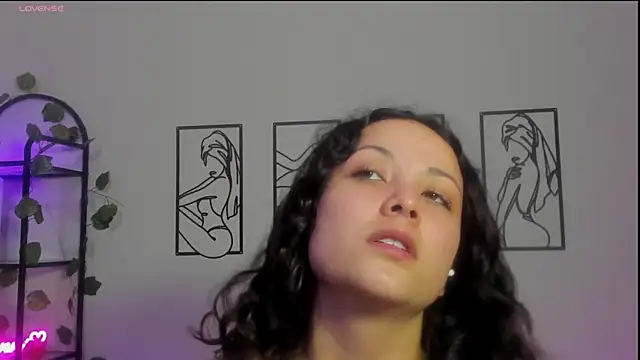 Megan Rodrigo online show from 13, 2, 2025