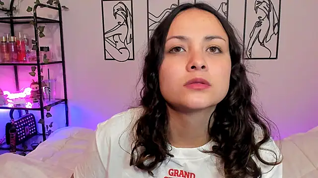 Megan Rodrigo online show from 23, 9, 2025