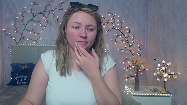 Snapshot of SallyVerda chatting on 4, 5, 2026 SallyVerda online show from 4, 5, 2026