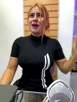 Snapshot of Amber_Martins_ chatting on 20, 11, 2025 Amber Martins online show from 20, 11, 2025