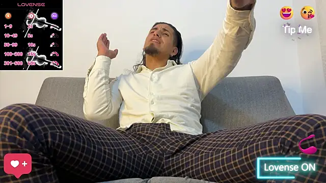 Snapshot of Tom_blunt96 chatting on 1, 11, 2025 Tom blunt96 online show from 1, 11, 2025