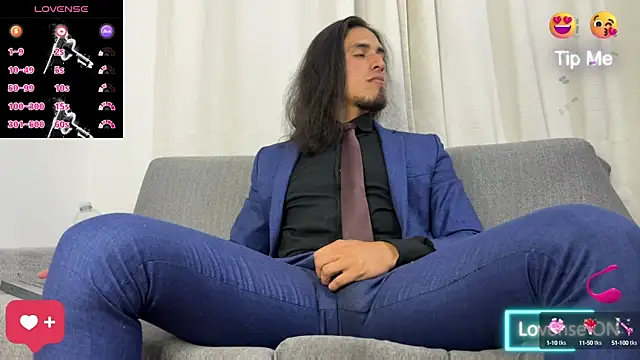 Snapshot of Tom_blunt96 chatting on 5, 11, 2025 Tom blunt96 online show from 5, 11, 2025