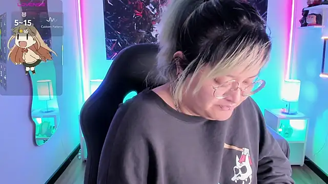 Snapshot of lucky-leah chatting on 11, 9, 2025 lucky-leah online show from 11, 9, 2025