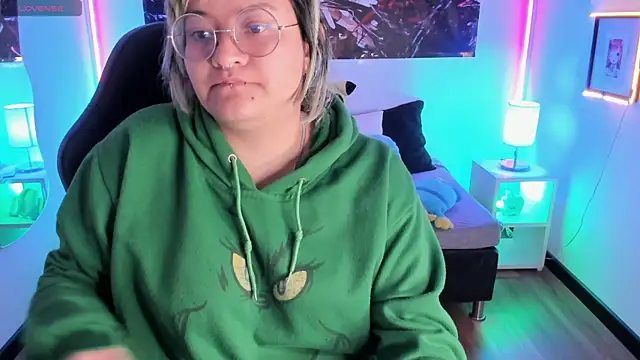 Snapshot of lucky-leah chatting on 12, 9, 2025 lucky-leah online show from 12, 9, 2025