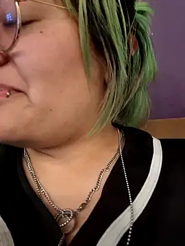 Snapshot of lucky-leah chatting on 25, 9, 2025 lucky-leah online show from 25, 9, 2025