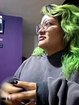 Snapshot of lucky-leah chatting on 26, 9, 2025 lucky-leah online show from 26, 9, 2025