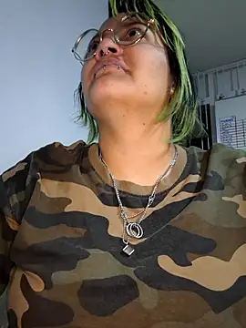 Snapshot of lucky-leah chatting on 30, 9, 2025 lucky-leah online show from 30, 9, 2025