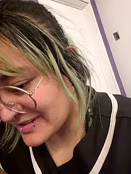 Snapshot of lucky-leah chatting on 2, 10, 2025 lucky-leah online show from 2, 10, 2025