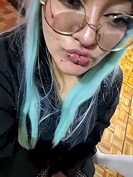 Snapshot of lucky-leah chatting on 5, 10, 2025 lucky-leah online show from 5, 10, 2025