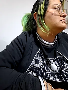 Snapshot of lucky-leah chatting on 12, 10, 2025 lucky-leah online show from 12, 10, 2025