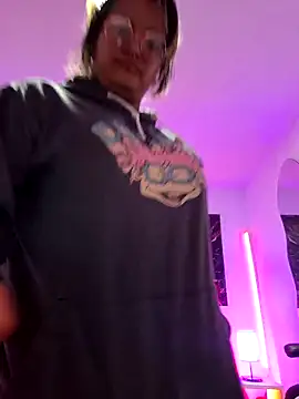 Snapshot of lucky-leah chatting on 15, 10, 2025 lucky-leah online show from 15, 10, 2025