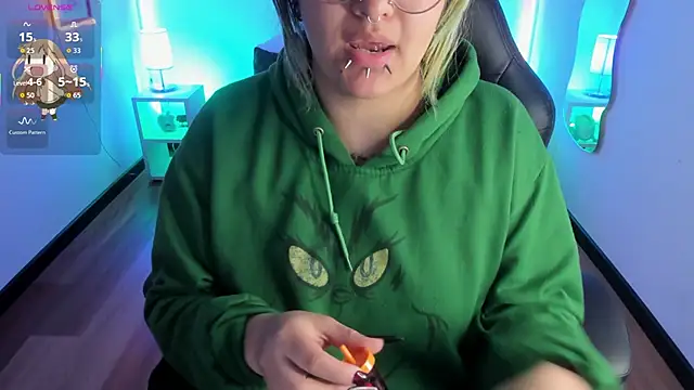 Snapshot of lucky-leah chatting on 22, 10, 2025 lucky-leah online show from 22, 10, 2025