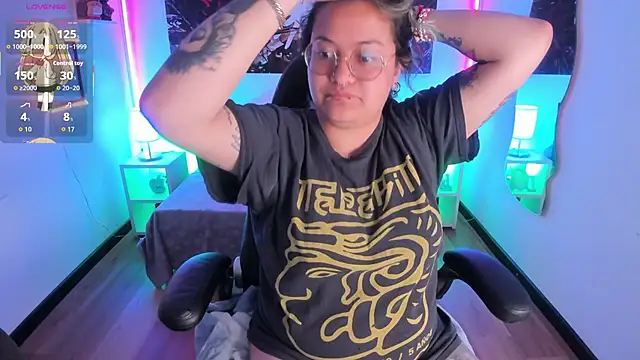 Snapshot of lucky-leah chatting on 24, 10, 2025 lucky-leah online show from 24, 10, 2025