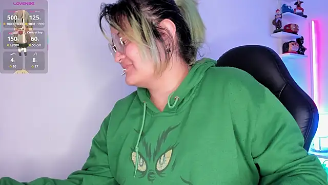 Snapshot of lucky-leah chatting on 26, 10, 2025 lucky-leah online show from 26, 10, 2025