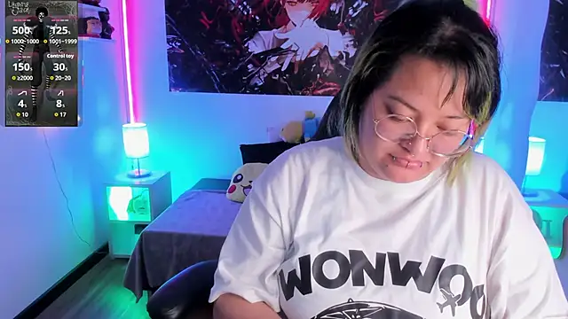 Snapshot of lucky-leah chatting on 4, 11, 2025 lucky-leah online show from 4, 11, 2025