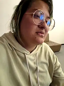 Snapshot of lucky-leah chatting on 7, 11, 2025 lucky-leah online show from 7, 11, 2025