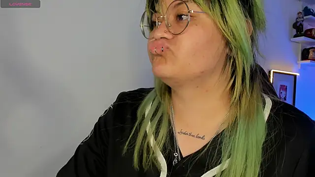 Snapshot of lucky-leah chatting on 9, 11, 2025 lucky-leah online show from 9, 11, 2025