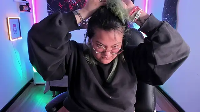 Snapshot of lucky-leah chatting on 14, 11, 2025 lucky-leah online show from 14, 11, 2025