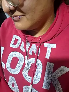 Snapshot of lucky-leah chatting on 21, 11, 2025 lucky-leah online show from 21, 11, 2025