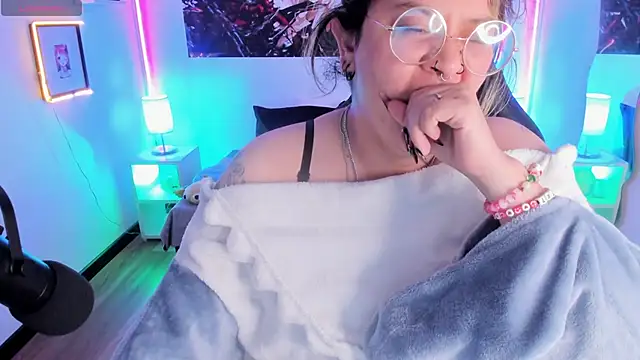 Snapshot of lucky-leah chatting on 22, 11, 2025 lucky-leah online show from 22, 11, 2025