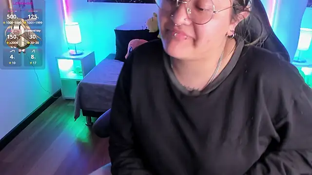 Snapshot of lucky-leah chatting on 28, 11, 2025 lucky-leah online show from 28, 11, 2025