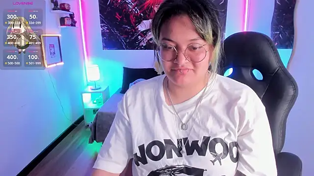 Snapshot of lucky-leah chatting on 30, 11, 2025 lucky-leah online show from 30, 11, 2025