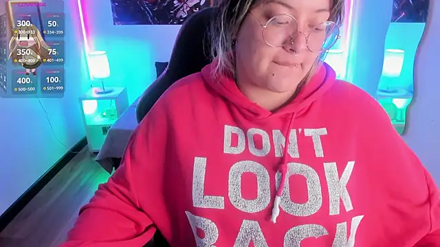 Snapshot of lucky-leah chatting on 2, 12, 2025 lucky-leah online show from 2, 12, 2025