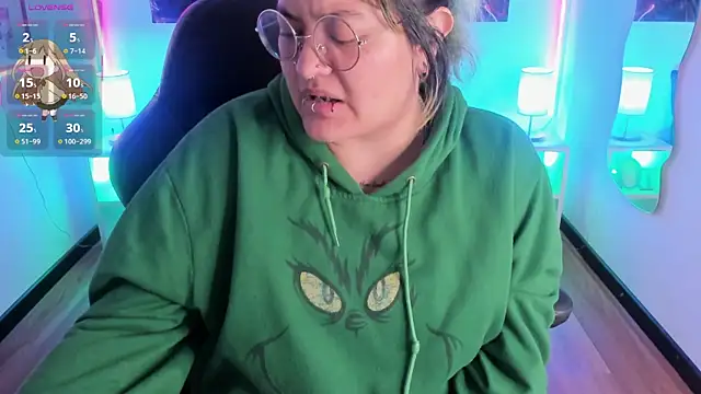 Snapshot of lucky-leah chatting on 3, 12, 2025 lucky-leah online show from 3, 12, 2025