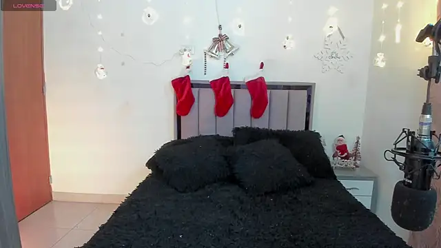 Kayla foxxy online show from 3, 12, 2025