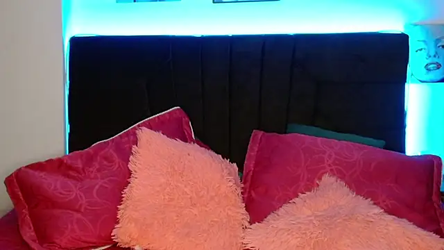 Snapshot of pearllatin chatting on 10, 1, 2025 pearllatin online show from 10, 1, 2025