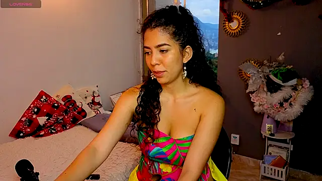 Snapshot of arteverena chatting on 4, 12, 2025 arteverena online show from 4, 12, 2025