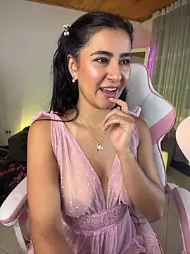 Snapshot of Violetta_kim1 chatting on 6, 4, 2026 Violetta kim1 online show from 6, 4, 2026