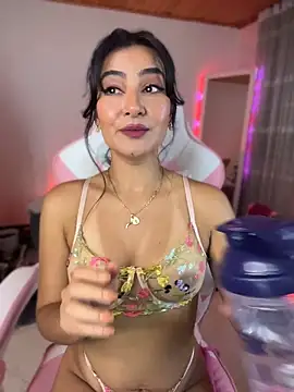 Snapshot of Violetta_kim1 chatting on 15, 4, 2026 Violetta kim1 online show from 15, 4, 2026