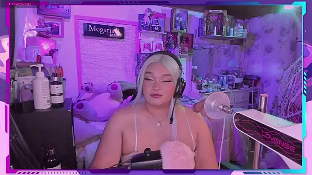 Snapshot of MegariaB chatting on 13, 9, 2025 MegariaB online show from 13, 9, 2025