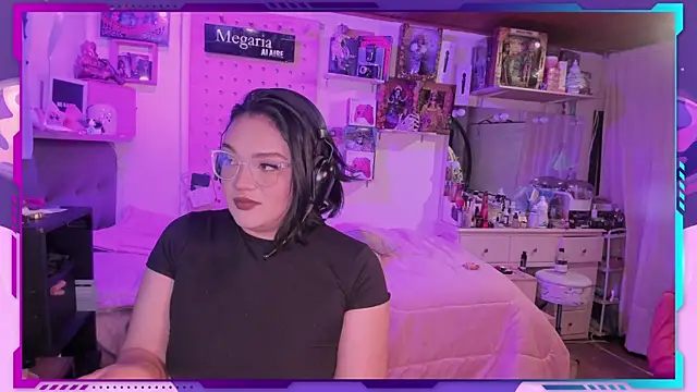 Snapshot of MegariaB chatting on 6, 11, 2025 MegariaB online show from 6, 11, 2025