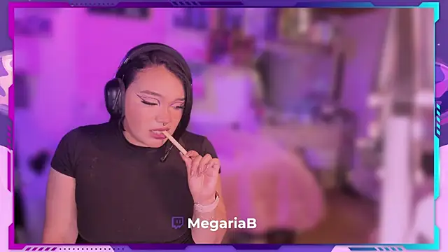 Snapshot of MegariaB chatting on 13, 11, 2025 MegariaB online show from 13, 11, 2025