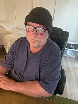 Snapshot of Drummajor chatting on 8, 3, 2025 Drummajor online show from 8, 3, 2025