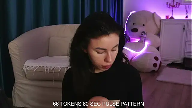 Snapshot of ivyleague_ chatting on 4, 1, 2025 ivyleague  online show from 4, 1, 2025