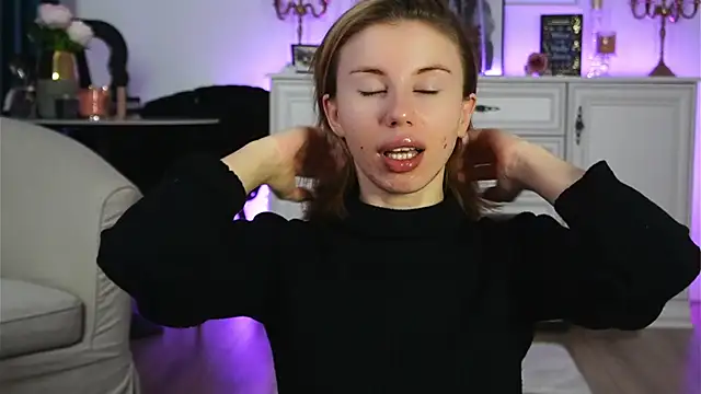 Snapshot of ivyleague_ chatting on 2, 11, 2025 ivyleague  online show from 2, 11, 2025