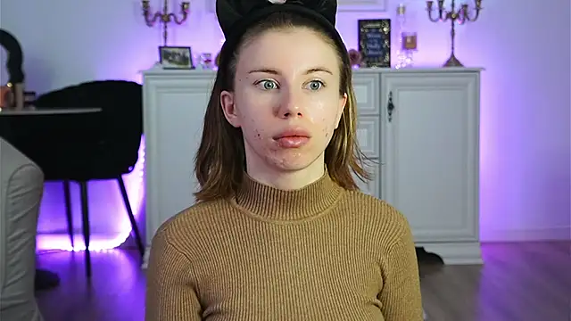 Snapshot of ivyleague_ chatting on 3, 11, 2025 ivyleague  online show from 3, 11, 2025