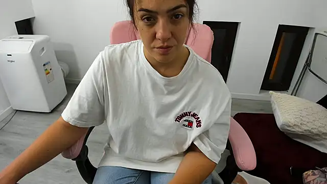 Dyana Kaylinn online show from 23, 9, 2025