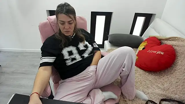 Dyana Kaylinn online show from 12, 3, 2026