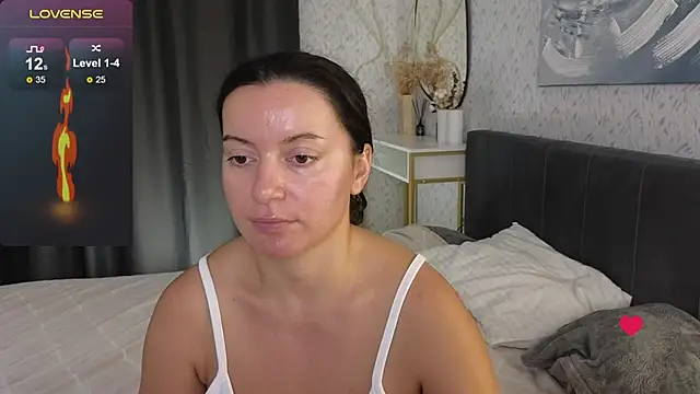 Snapshot of YourSweetDream_ chatting on 10, 9, 2025 YourSweetDream online show from 10, 9, 2025
