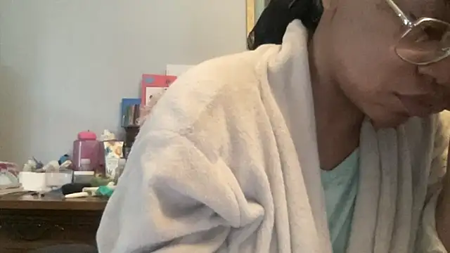 MommyConfident online show from 24, 11, 2025