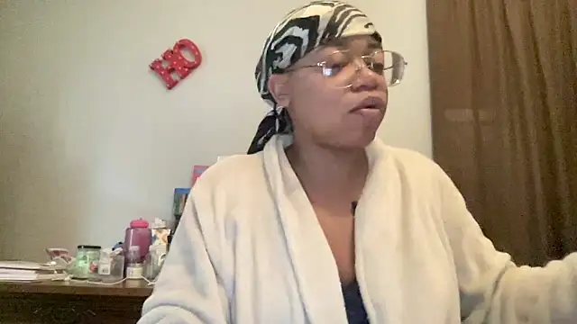 MommyConfident online show from 5, 12, 2025