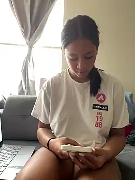 Snapshot of VanessaBling chatting on 17, 12, 2024 VanessaBling online show from 17, 12, 2024