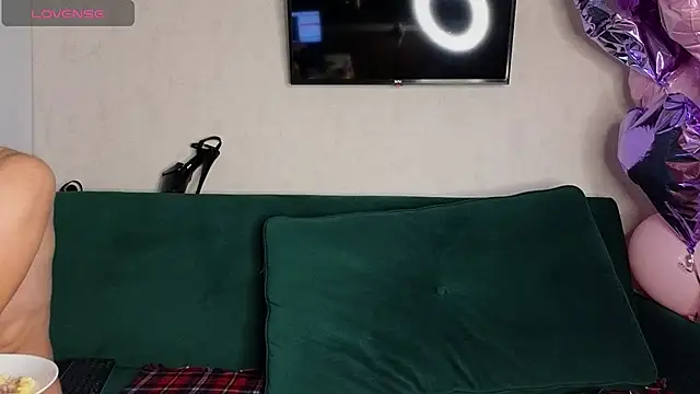 Snapshot of FoxLoveBasik chatting on 14, 12, 2024 FoxLoveBasik online show from 14, 12, 2024