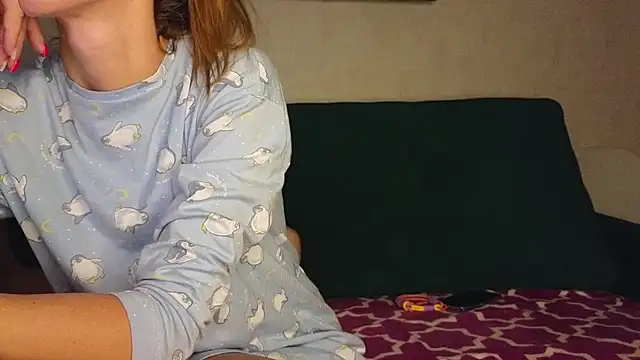 Snapshot of FoxLoveBasik chatting on 11, 3, 2025 FoxLoveBasik online show from 11, 3, 2025