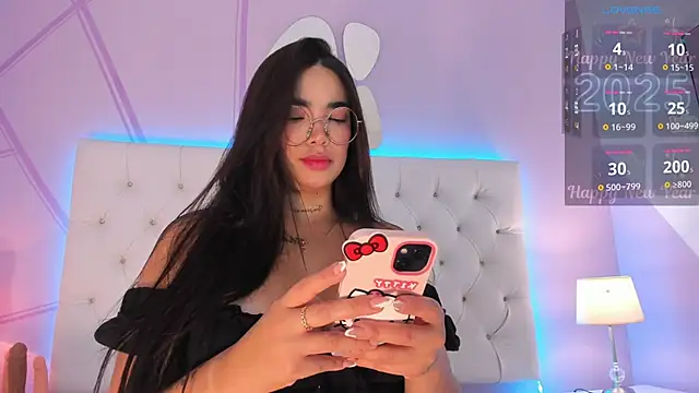 Snapshot of alyssa_vargas chatting on 10, 1, 2025 alyssa vargas online show from 10, 1, 2025